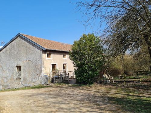 Vandieres House | Pet-Friendly Retreat at Moulin de la Thuile, France