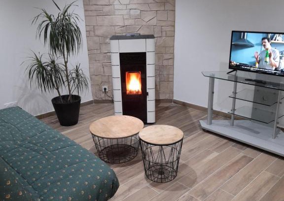 Tanis House | Cozy Gîte with Pellet Stove - Family-Friendly Retreat