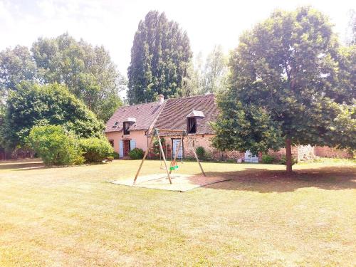 Chateaudun House | Cozy Gîte in a Historic Farmhouse with Garden & WiFi