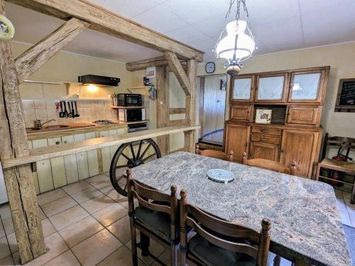 Le Syndicat Apartment | Cozy Eco Retreat Near Gérardmer with Scenic Terrace