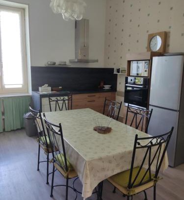 Tournus Apartment | Comfortable Gîte Chanay: Pet and Child Friendly Retreat