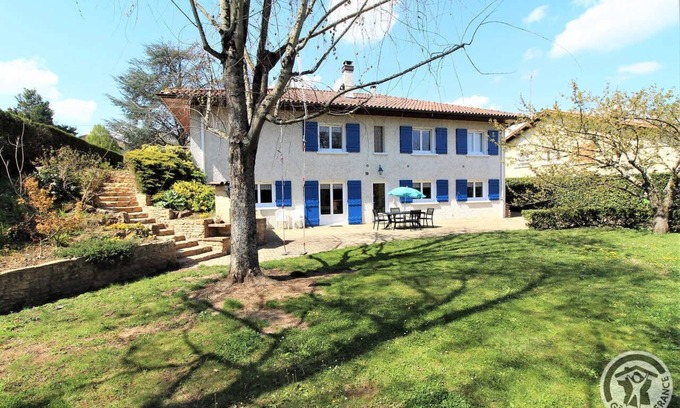 Limas House | Top-Rated Gîte Chantepuits - Gleize with Full Kitchen