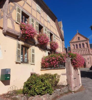 Gueberschwihr Apartment | Gîte Charlotte et Suzette: Oceanfront Retreat with Top Reviews