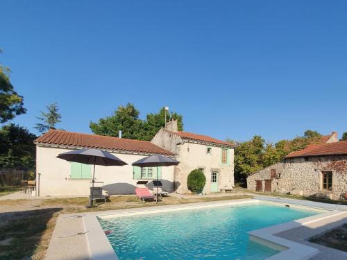 Charroux House | Idyllic Gîte with Private Pool & Terrace in Charroux