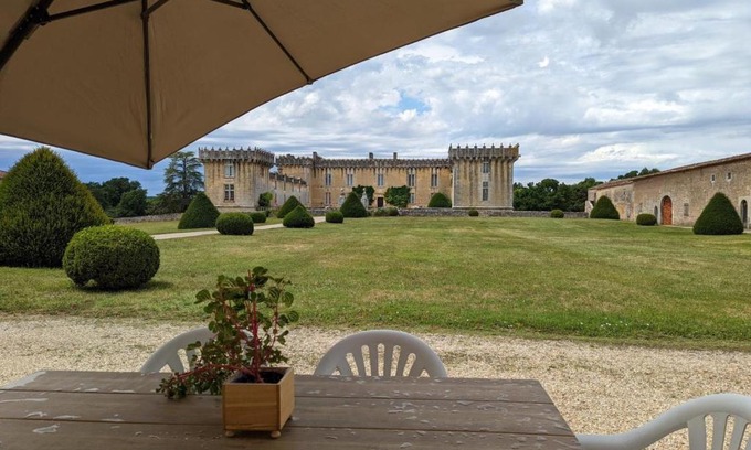 Cherves-Richemont House | Family-Friendly Gîte Cherves-Richemont with High Guest Ratings