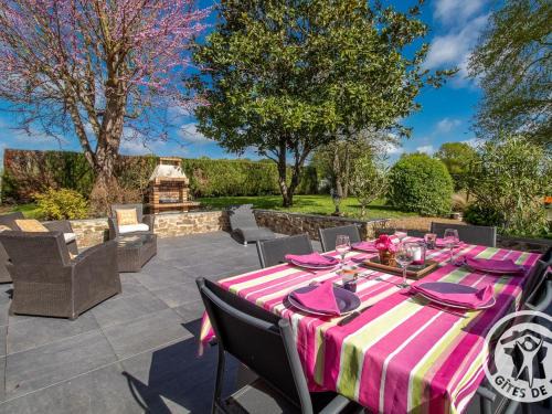 Morannes House | Discover La Fauvelière: Family-Friendly Escape with a 9/10 Rating