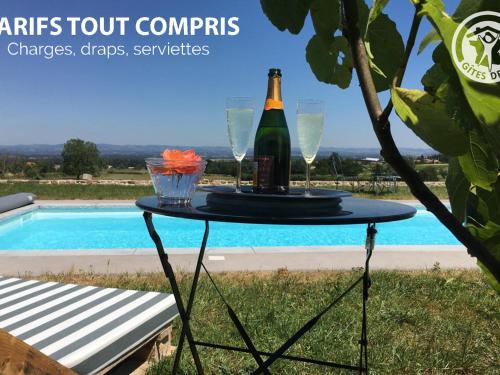 Saint-Andre-dʼApchon House | Idyllic Gîte with Pool and Garden in Saint-André-d'Apchon