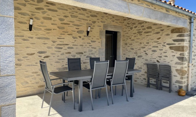 Le Boupere Cottage | Unforgettable Stay at Gîte Chez Camille with Pool & Kitchen