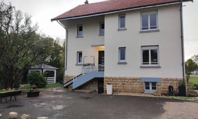 Perthes House | Relax at Gîte Chez la Madeleine: Pet-Friendly Retreat