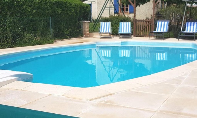 Frayssinet-le-Gelat House | Experience Authentic Comfort at Gîte chez Lilly with Pool