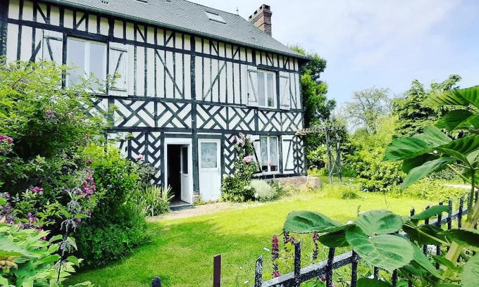 Epaignes House | Inviting Gîte chez Loupi: 9.3/10 Rated & Pet Friendly