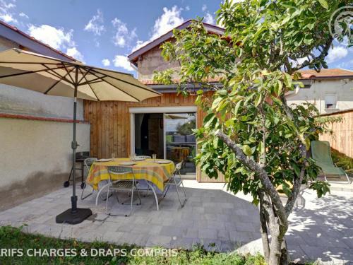 Balbigny House | Child-Friendly Gîte Confort in Balbigny with Modern Amenities