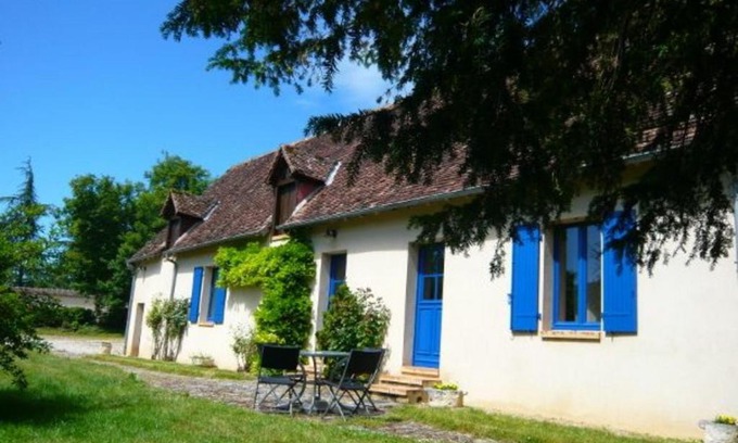 Sury-en-Vaux House | Comfortable Gîte in Sancerre Vineyards with Internet Access