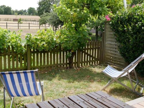 Chateau-Thebaud House | Cozy Gîte in Vineyards: Family-Friendly with Bikes & WiFi