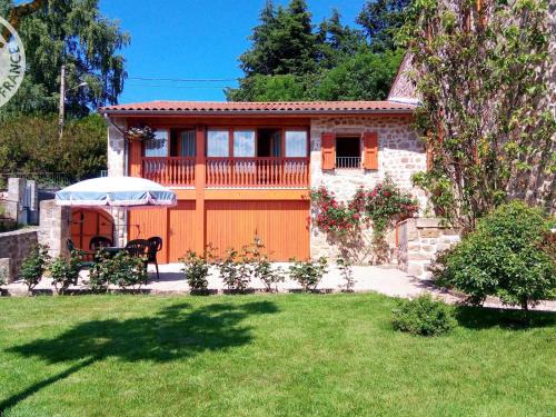 Merle-Leignec House | Cozy Gîte with Garden, Baby & Pet-Friendly for Explorers