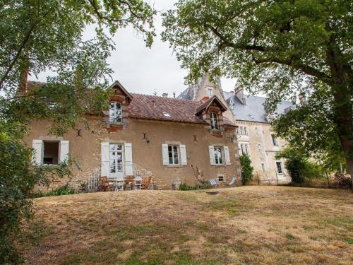 Arthon House | Cozy Gîte in Berry with Garden, Near Châteauroux