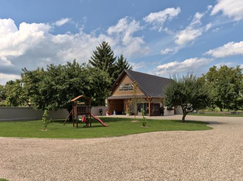 Artolsheim House | Relaxing Gîte L'Ecrin du Ried with Child-Friendly Amenities