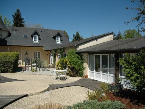 Change House | Cozy Gîte near Le Mans with Pool & Garden - Rated 10/10