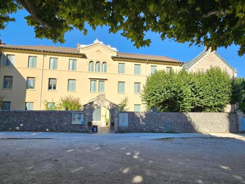 Viviers Bed & Breakfast | Family-Friendly Gîte du Clos Saint Roch with Kitchen Access