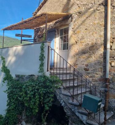Saint-Florent-sur-Auzonnet Apartment | Relax at Gîte de la tourterelle with Oceanfront Views