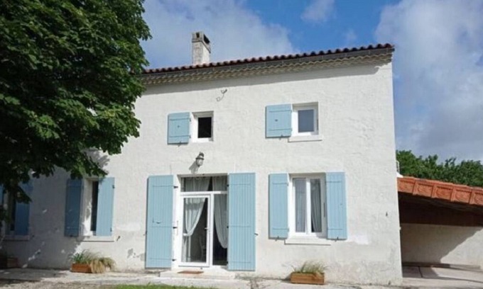 Saint-Pierre-de-Juillers House | Gîte de L'abbaye: Relaxing Retreat with Private Pool