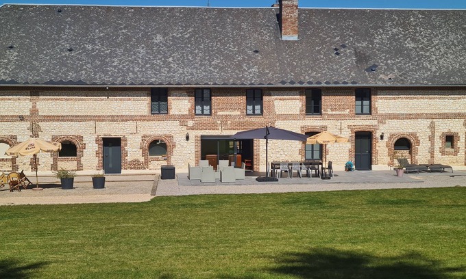 Vironchaux House | Spacious Gîte for 12-14 Near Bay of Somme with Spa Access