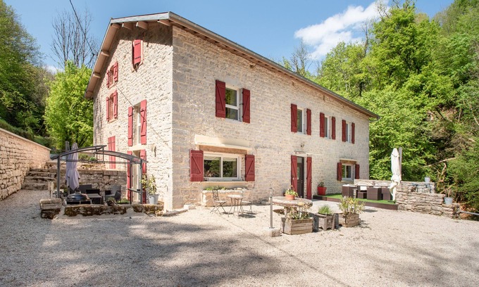Montagna-le-Reconduit House | Spacious Gîte for 4 to 14 People with Ocean View
