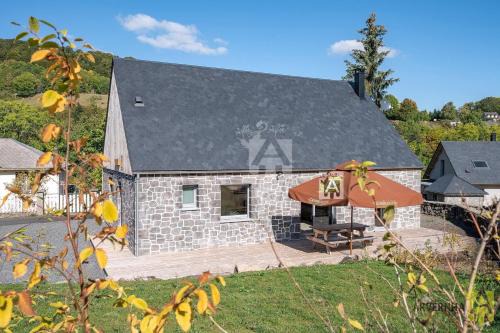 Besse-en-Chandesse House | Pet-Friendly Retreat at Gite de Benjamin