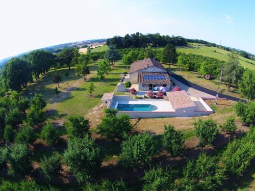 La Romieu Bed & Breakfast | Gîte de Beausoleil: Oceanfront Retreat with Great Amenities