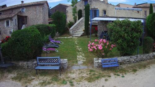 Sault House | Charming Gîte at Mont Ventoux with Indoor Pool & Pet Friendly