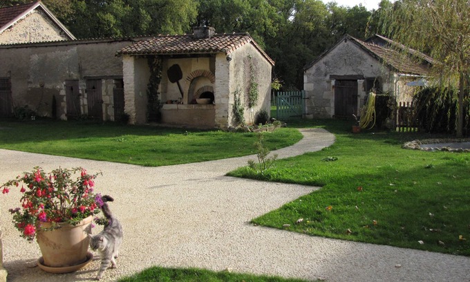 La Bussiere Cottage | Explore Nature at Gîte de Caractère, 10/10 Guest Rated!