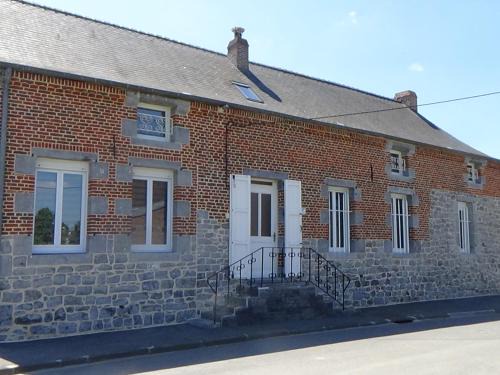 Leval House | Tranquil Gîte de Leval with Private Cour and Nature Access