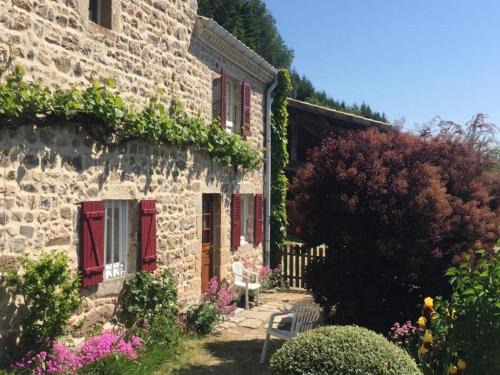 Veranne House | Cozy Gîte: Fireplace, Garden & Wi-Fi Near Skiing Adventures