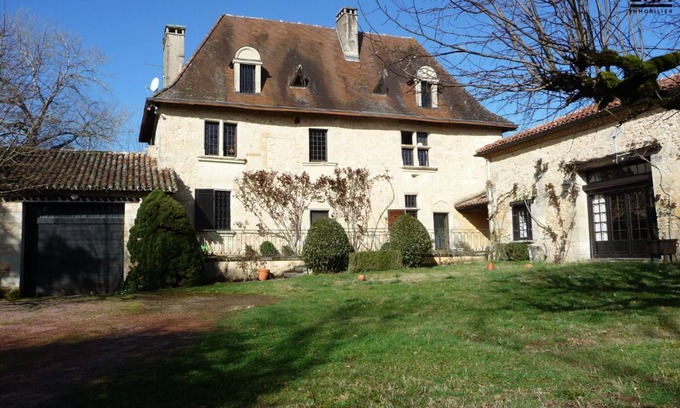 Champcevinel House | Scenic Gîte de Charme with Ocean View in Nature