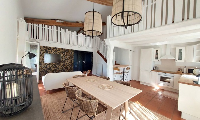 Cezac Cottage | Gîte de Charme: Perfect Getaway with Pool & Spa Amenities