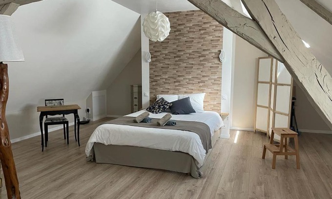 Pouille Apartment | Gîte de Le 14 La Bruyère: Oceanfront Retreat for Families