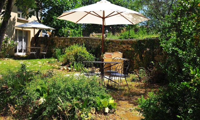 Baron Apartment | Relaxing Retreat at Gîte De Charme Le Figuier with Pool
