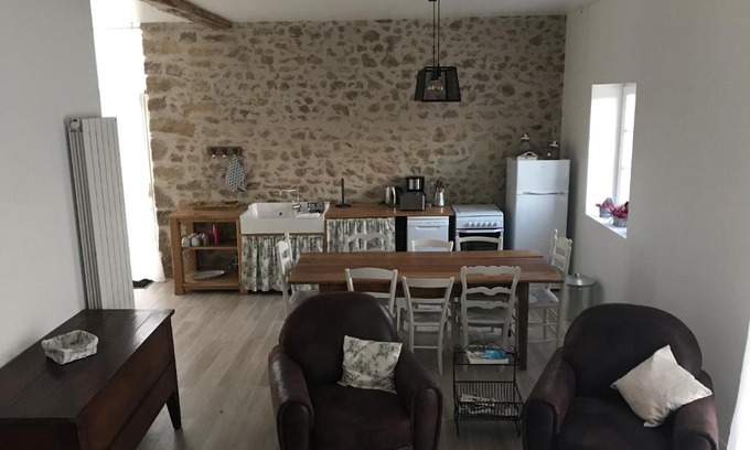 Augeres House | Discover Gîte de charme Les Trois Chênes: Pet-Friendly Retreat