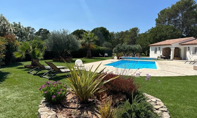 Les Arcs-sur-Argens Apartment | Gîte de Charme: Ocean View Retreat for Two with Pool
