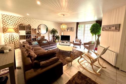 Quintin House | Gîte de Roz Maria: Pet-Friendly Retreat with Hot Tub