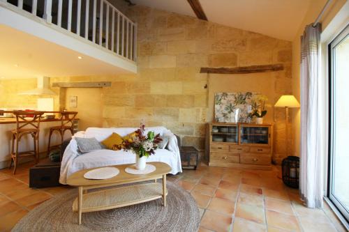 Civrac-de-Blaye House | Gîte de Fenouil - Cozy Retreat with Pool and Ocean Views