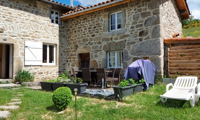 Jeansagniere Cottage | Idyllic Gîte de Montagne: Family-Friendly Retreat in Nature