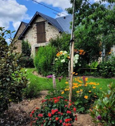 Marcillac-la-Croisille Apartment | Cozy Gîte de France Le Fournil: Child-Friendly Retreat