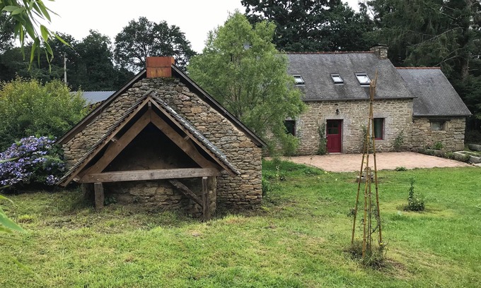 Saint-Nicolas-du-Pelem House | Family-Friendly Retreat at Gîte de Kergoubleau