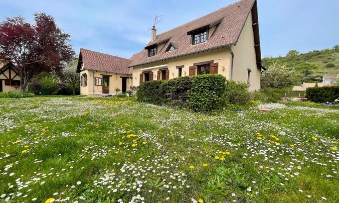 Sainte-Genevieve-les-Gasny House | Oceanfront Getaway at Gîte De Vacances Jardin Monet