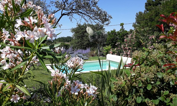 Vaison-la-Romaine House | Gîte de France 3*: Air-Conditioned Retreat with Ocean View
