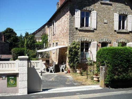 Vars-sur-Roseix Apartment | Family-Friendly Gîte de France in Vars-sur-Roseix