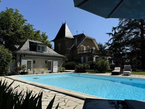 Brive-la-Gaillarde Apartment | Gîte de France Pool house 3 épis - Gîte de France 3 personnes MAE-4641