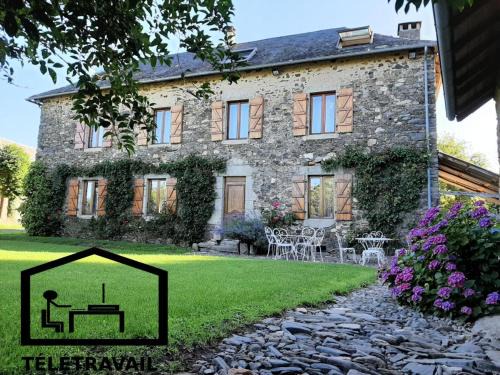 Saint-Jal Apartment | Delightful Gîte des Papous Épis - Family-Friendly Retreat