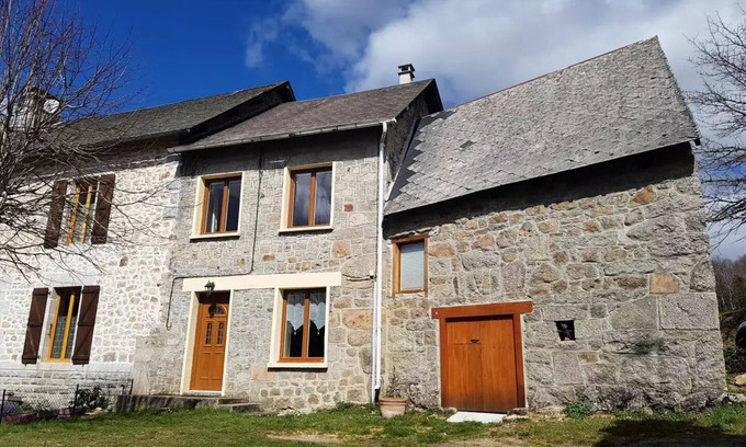 Alleyrat Villa | Relax at Gîte de France in Alleyrat with Spa Amenities